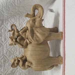 New Family of elephants decor